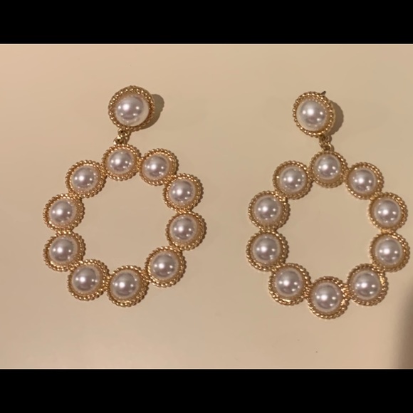 2 pairs of beautiful earrings! Really cute and ready to go! See details below - Picture 2 of 7